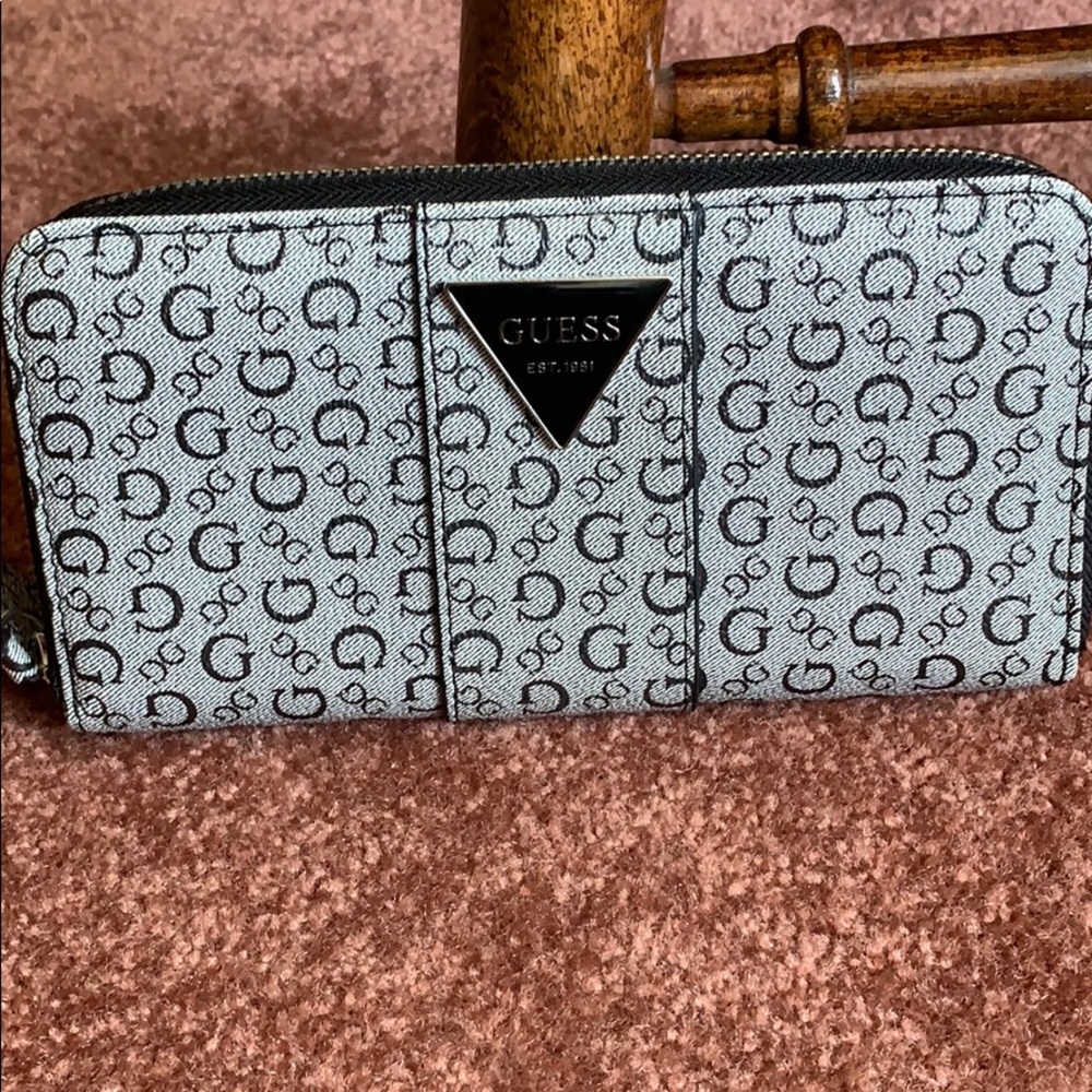 ‼️BRAND NEW‼️ NWOT GUESS monogram wallet